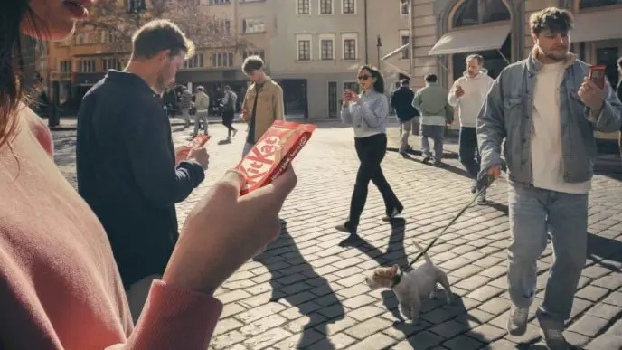 KitKat phone break